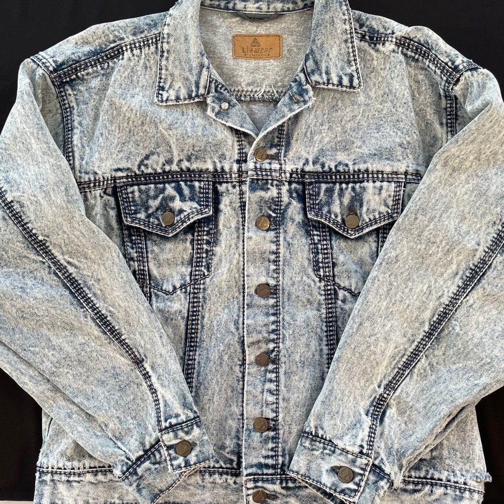 Levi Jacket. Liz Claiborne Liz Wear. Size Large.